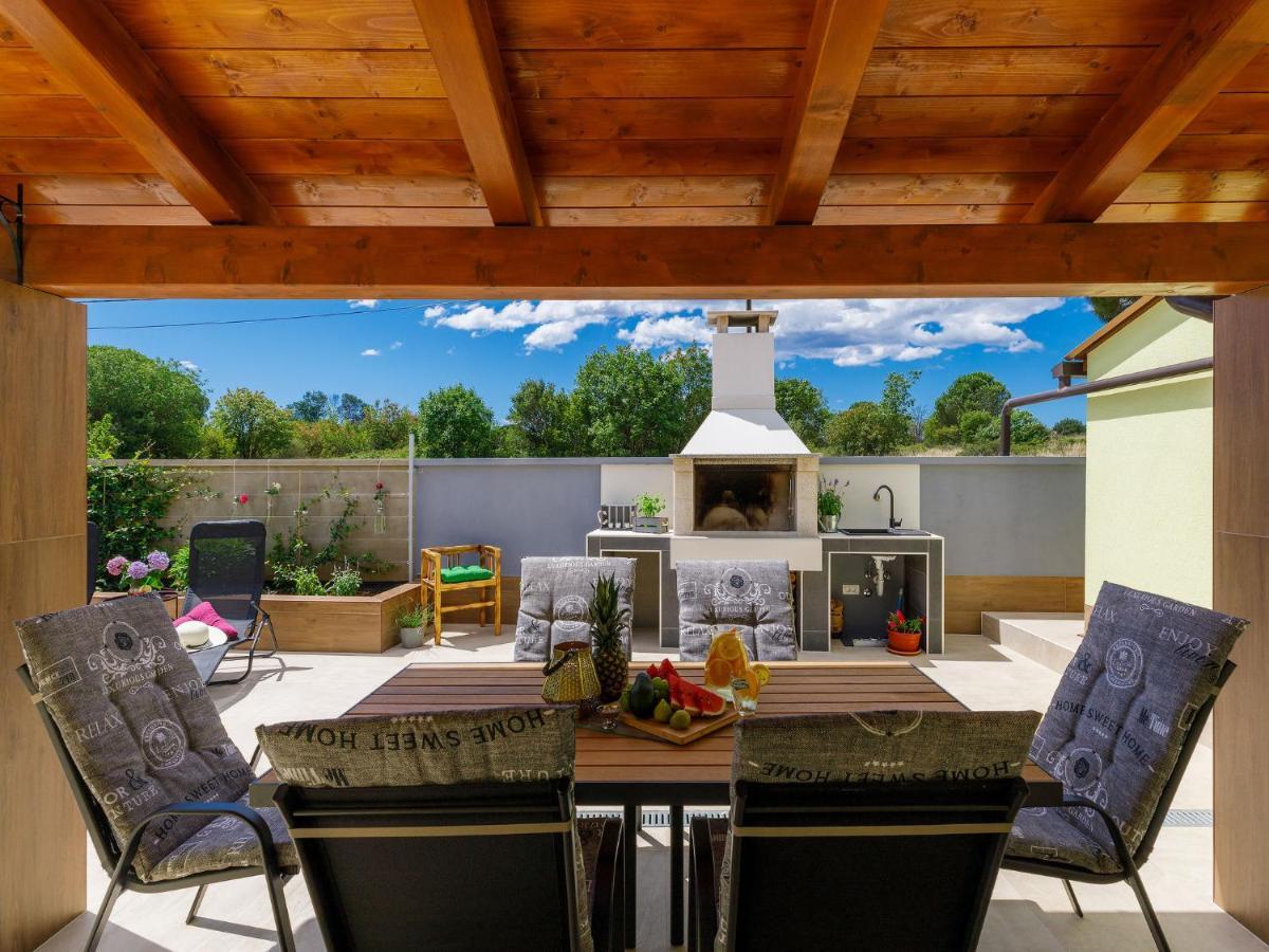 PUY Holiday Home Laura By Interhome מראה חיצוני תמונה