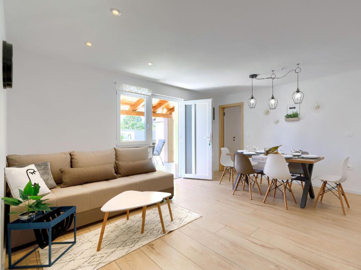 PUY Holiday Home Laura By Interhome מראה חיצוני תמונה